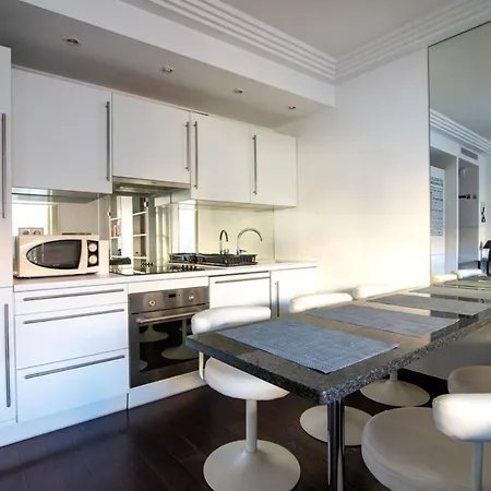 Lilas Furnished Studio